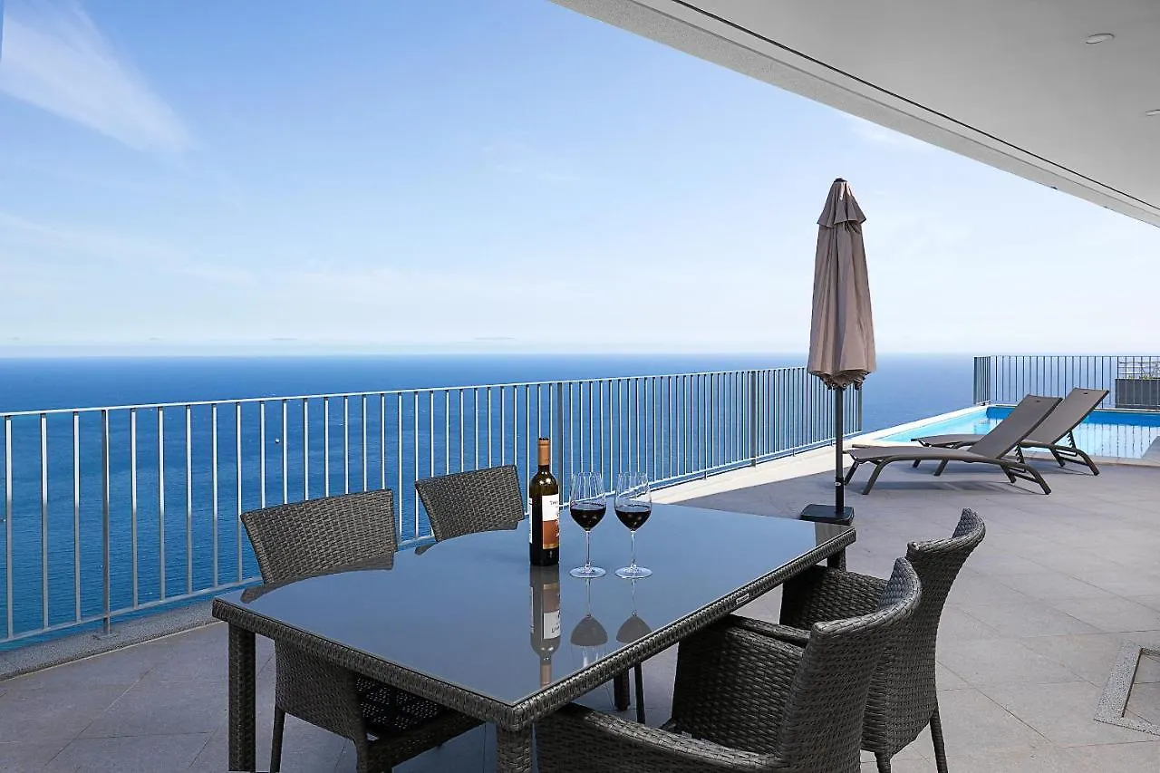 Peak A Boo Private Heated Pool And Private Parking Villa Camara de Lobos